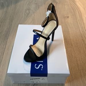 Venus High heel black strappy sandal size 6.5 new!!!